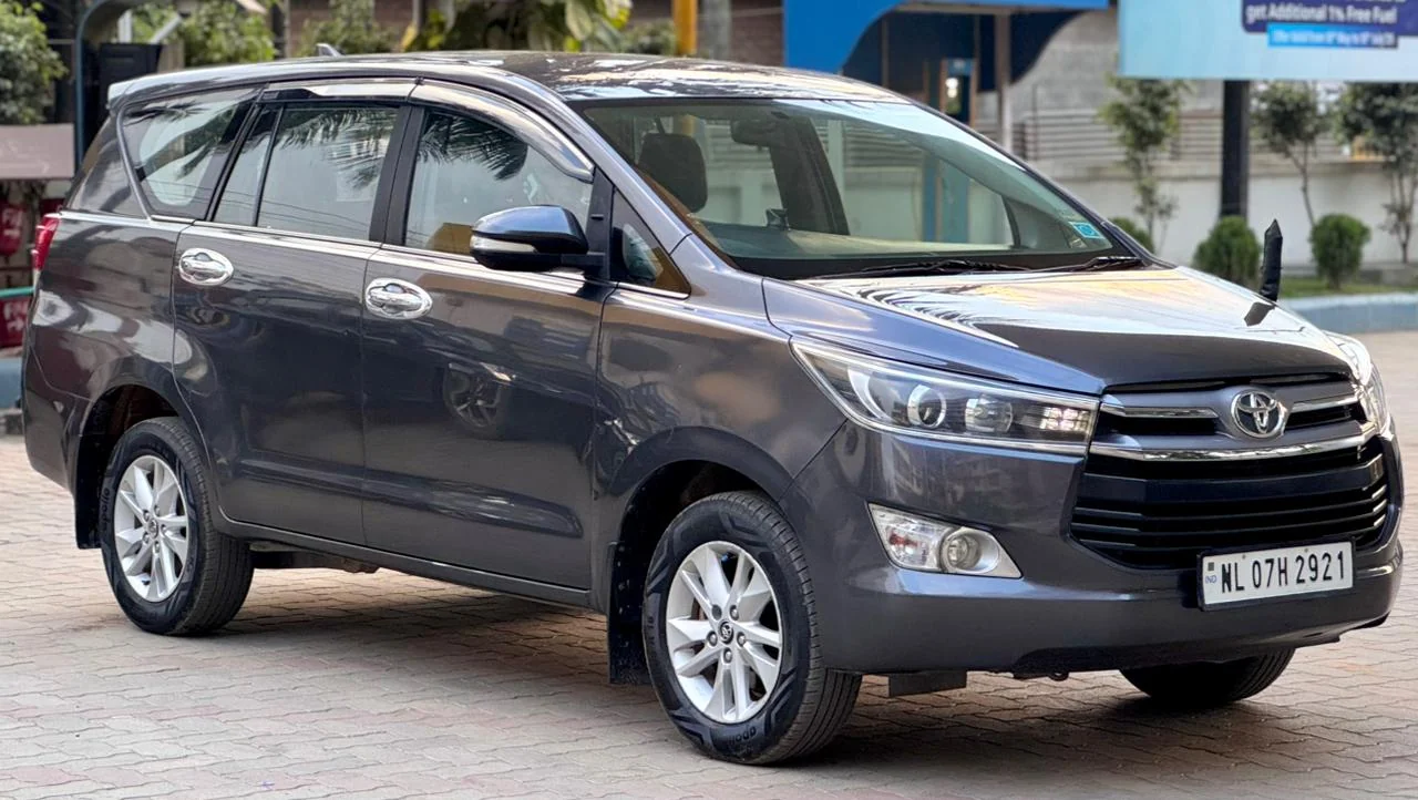 Toyota Innova Crysta - Thumbnail 6